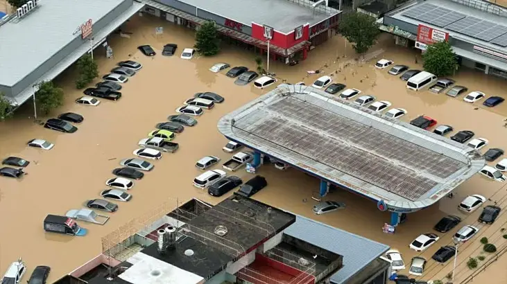 Taylandda daşqın və sürüşmə fəlakəti: 2 milyon insan təsirləndi