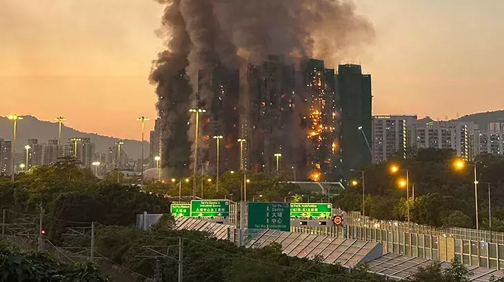 Honq Konq göydələnləri alovlar içində: Şok görüntülər