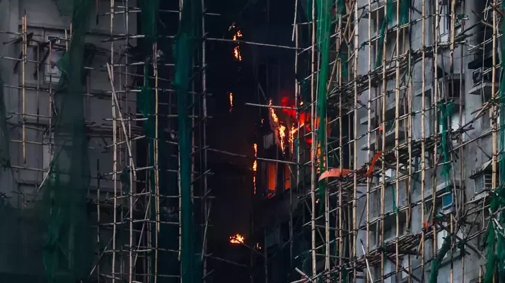 Honkonqda dəhşətli yanğın: Nəzarətə alındı, yüzlərlə itkin var