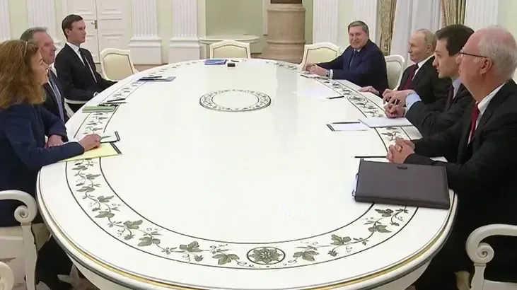 Putin Trampın müşaviri və kürəkəni ilə görüşdü