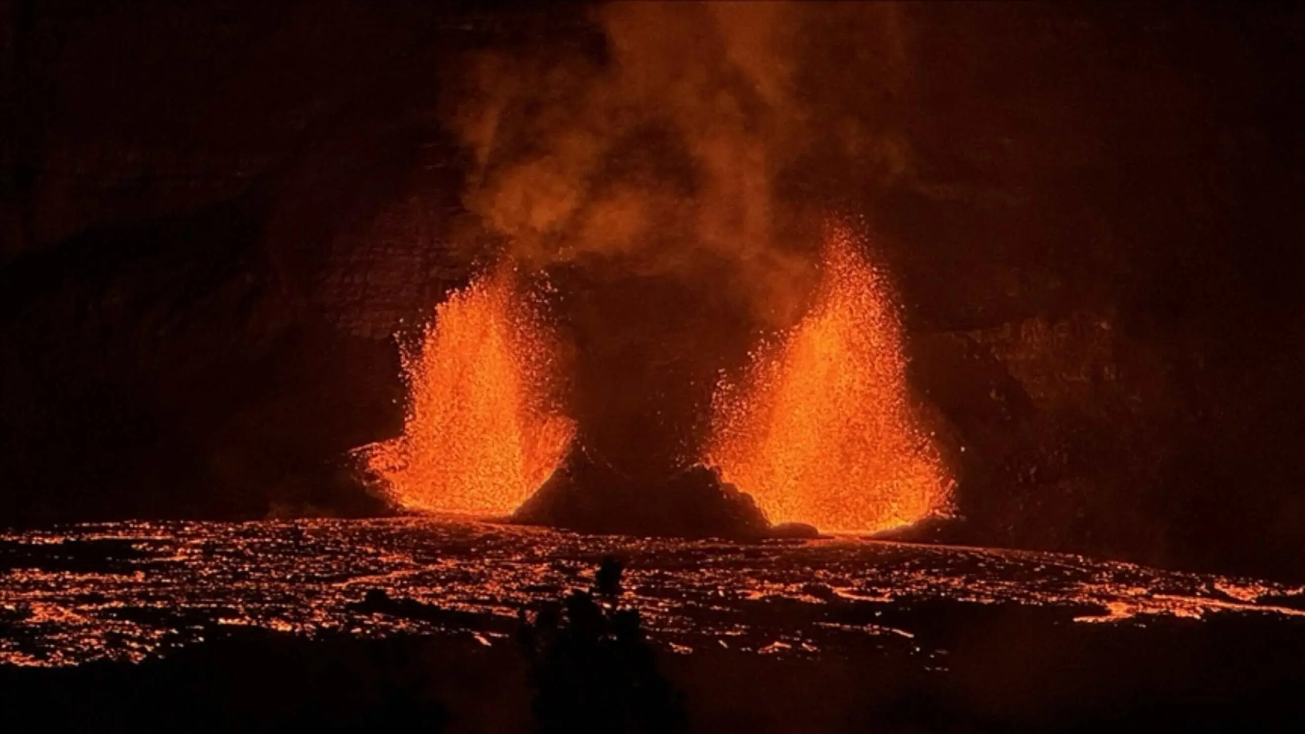 Dünyanın ən aktiv yanardağı: İldə 39 partlayış, metrlərlə lava püskürtdü