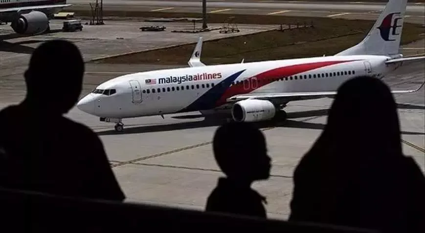 239 sərnişinli təyyarə sirrə qərq oldu Axtarışlara başlanıldı