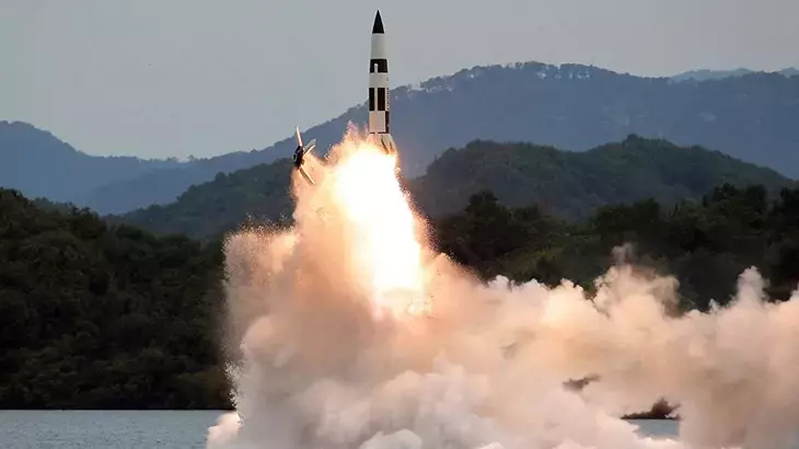 Şimali Koreya ballistik raket atdı Cənubi Koreya və Yaponiya açıqladı