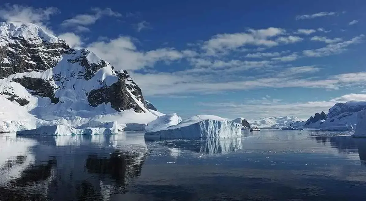 Dünyanın ilk buz sığınağı -52°C-də fəaliyyətə başladı: Buzda miras