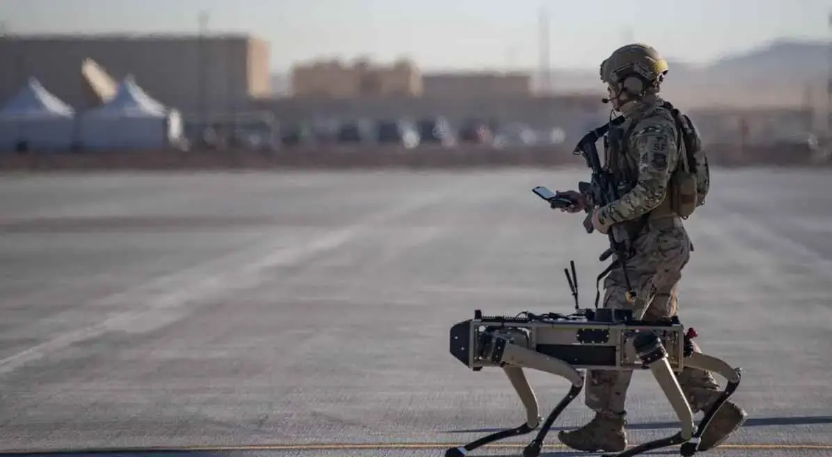 Balkan ordusu robotlarla güclənir: Növbəti paradda minlərlə robot!