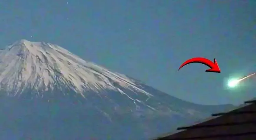 Atəş topu kimi yerə düşən meteor lentə alındı