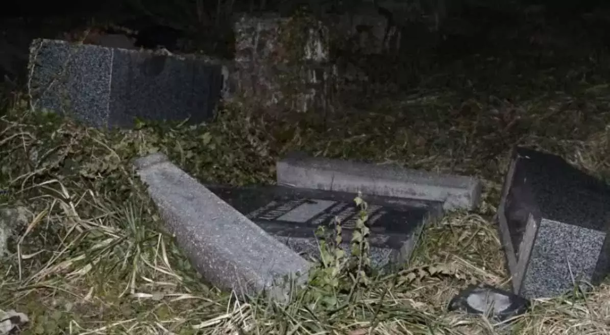 SON DƏQİQƏ XƏBƏR Məzarlıqda Dəhşətli Oğurluq Ölülərin Dişlərindən 8 Kiloqram Qızıl Söküldü