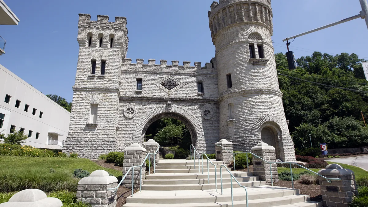 WCPO aparıcısı Bret Buqanski 3 ildən sonra kanaldan ayrıldı