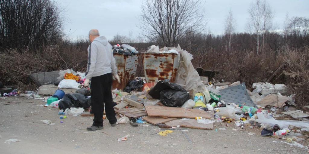 Serov sakini zibil konteynerlərinin yerinə etiraz edir: Səliqə tələbi