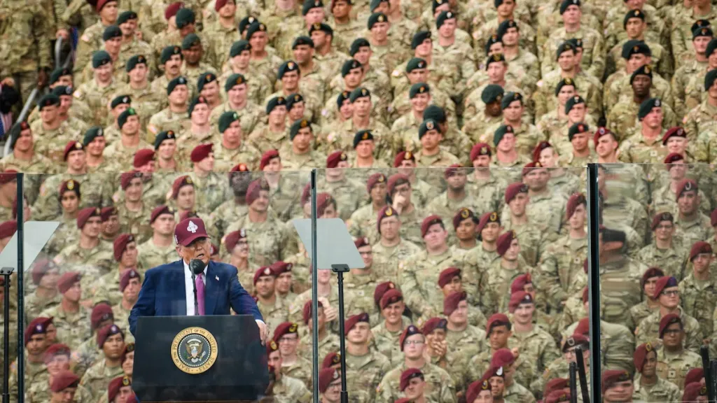 Trampın İrana quru qoşunları göndərmək niyyəti və 'çox sərt zərbə endiriləcək' xəbərdarlığı