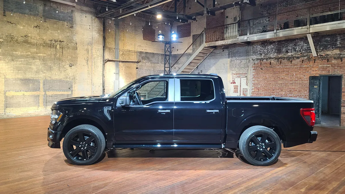 Detroyt Üçlüyü etibarlılıqda gerilədi, iki marka yüksəldi