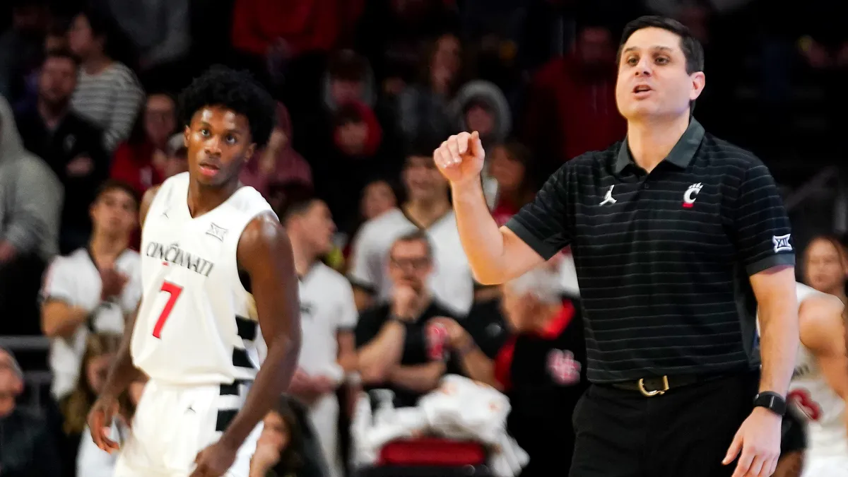 Bearcats Tarleton State-i yenərək ayı qələbə ilə açır