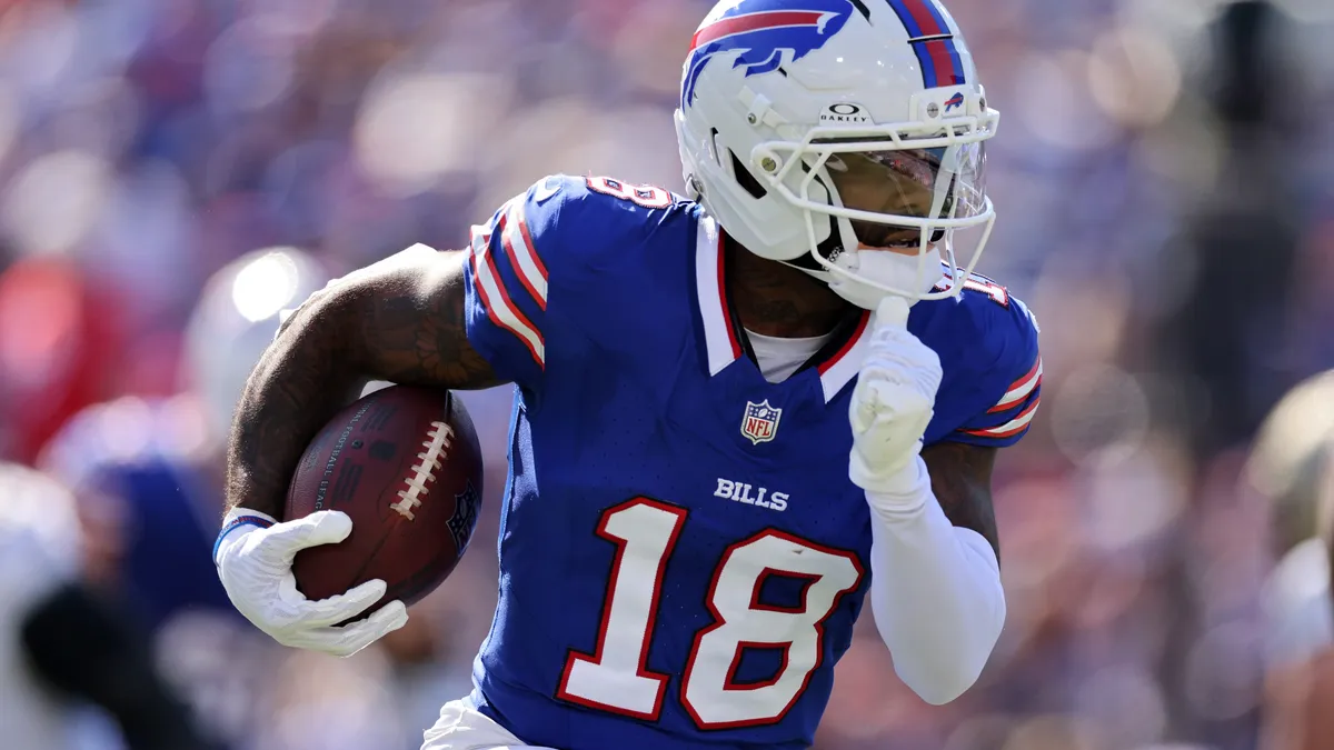 Broncos Elijah Muru məşq heyətinə qatdı