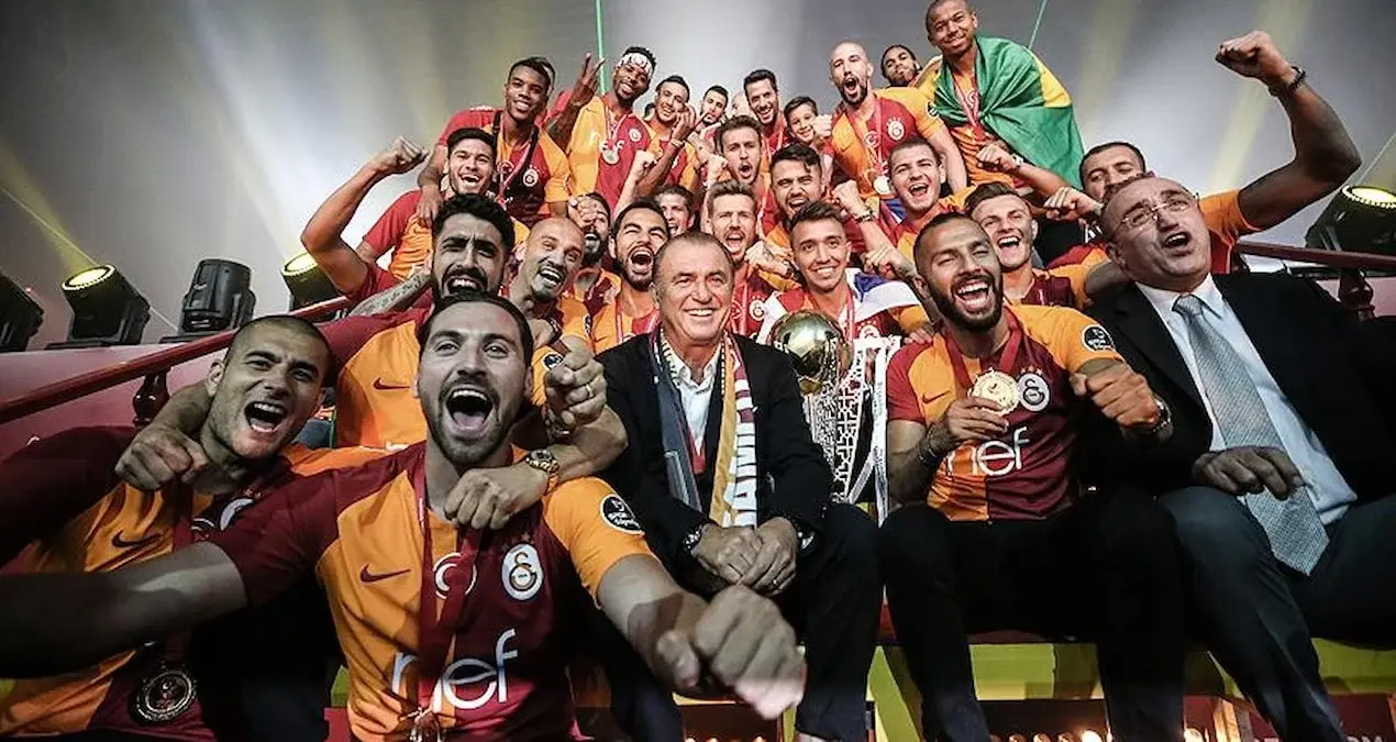 "Qalatasarayda 8 kubok qazanan məşhur ulduz klubsuz qaldı"