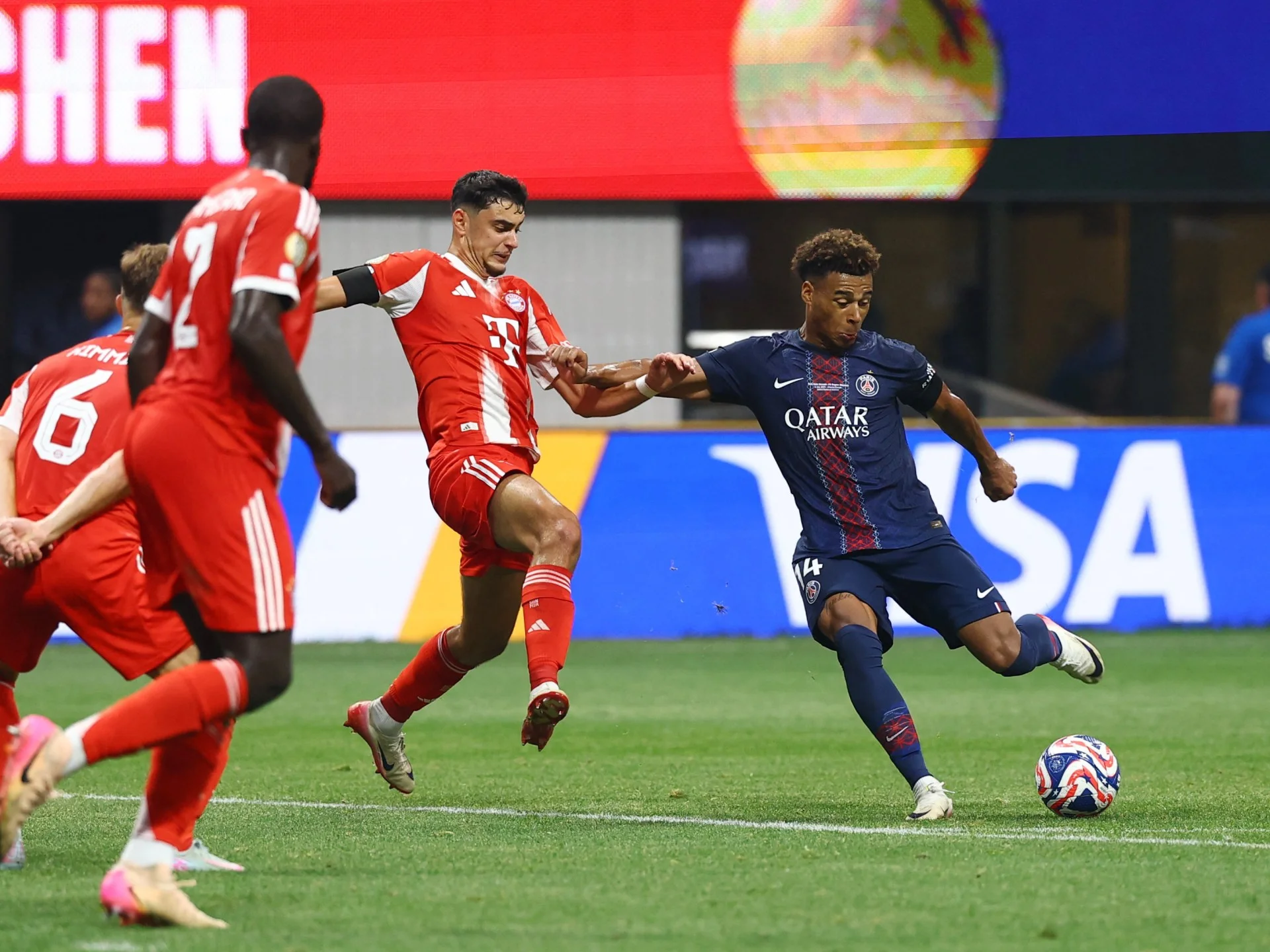 9 nəfərlik PSJ "Bavariya"nı 2:0 məğlub edərək Klublar DÇ yarımfinalına yüksəldi