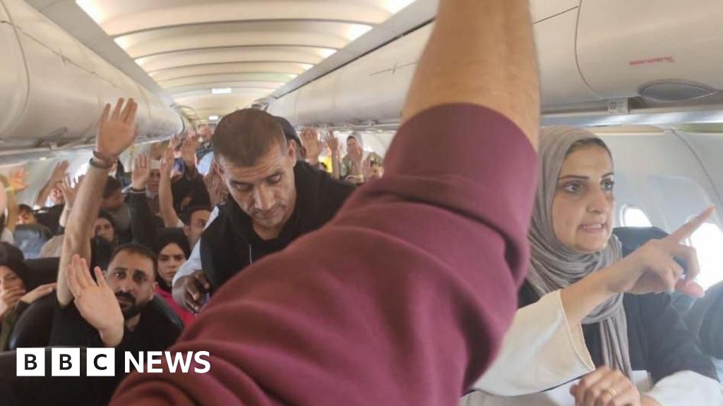 Cənubi Afrika Fələstinlilərin məcburi köçürülməsi narahatlığı ilə çarter reyslərini rədd edir