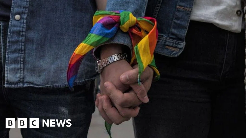 Çində iki məşhur gey tanışlıq platforması tətbiq mağazalarından çıxarıldı