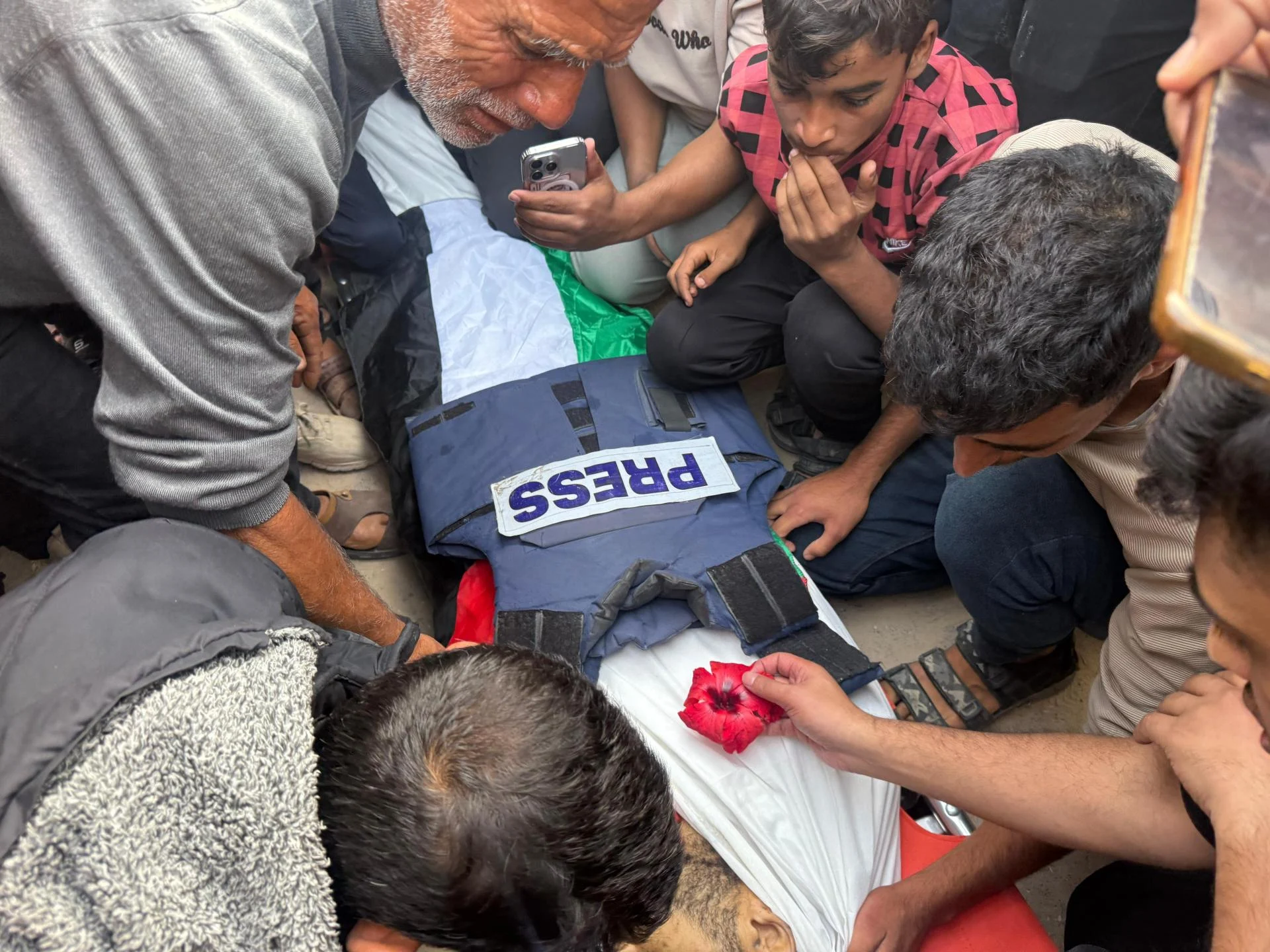 Qəzzada aclığa və jurnalist qətllərinə son qoyulması tələbi