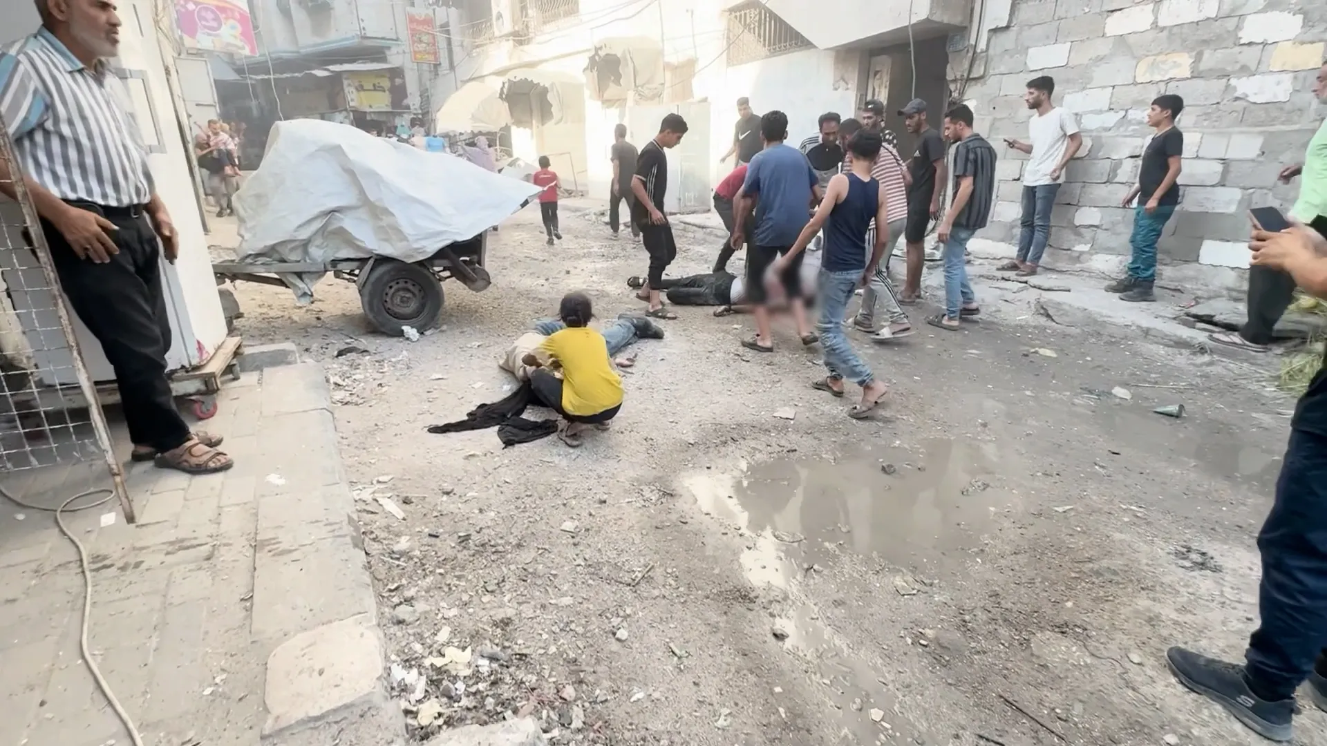 İsrailin Qəzzanın izdihamlı bazarında faciəvi zərbəsi