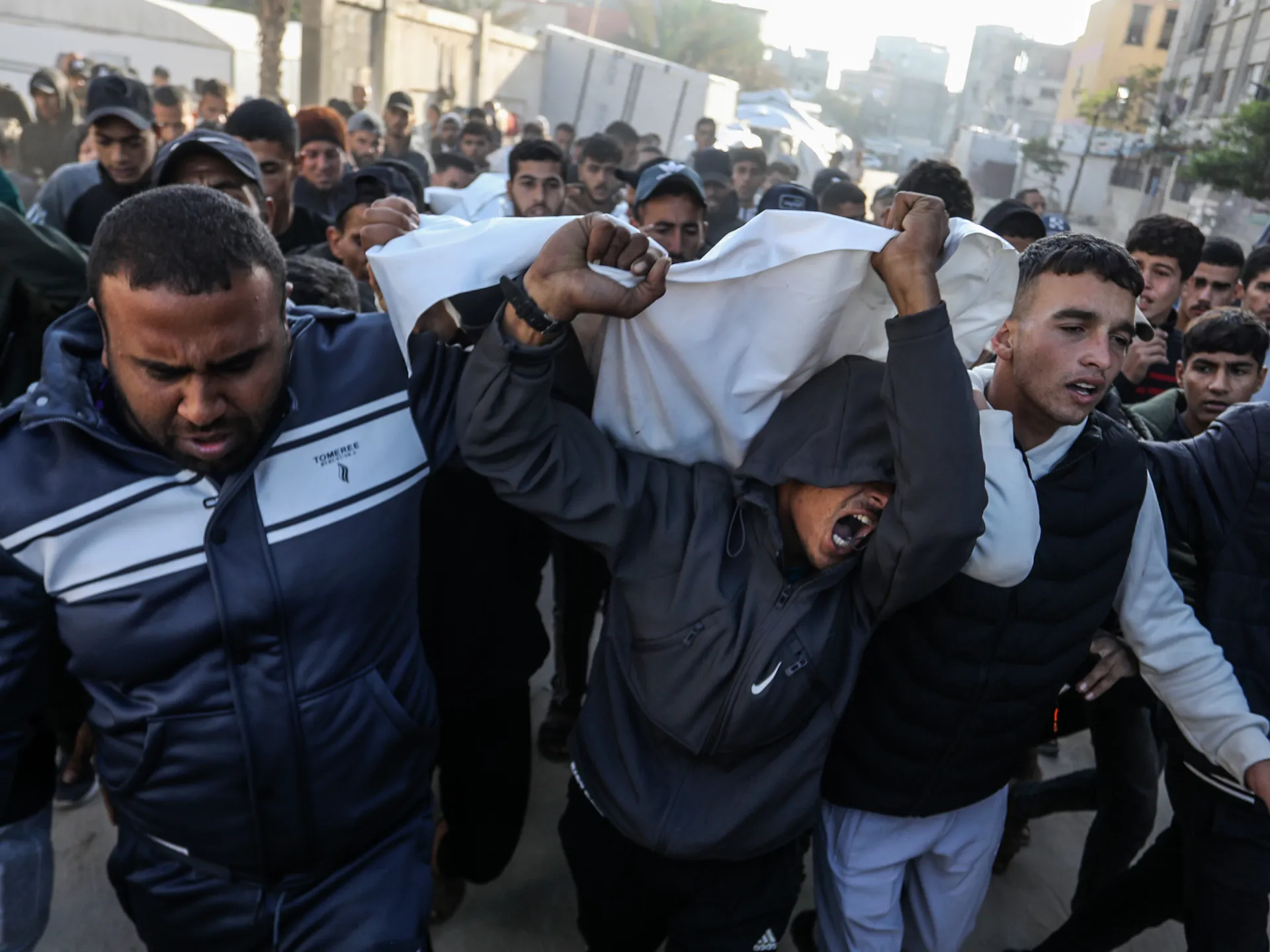 34 milyard dollarlıq hərbi büdcə təyin edən İsrail Qəzzanı vurmağa davam edir