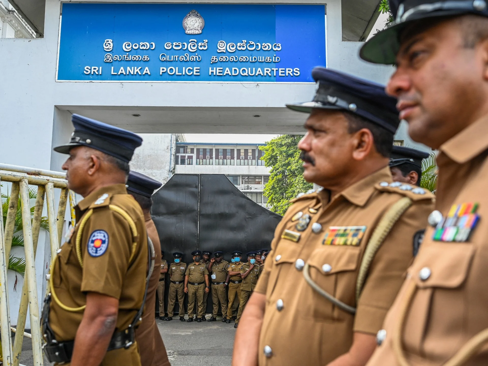 Şri Lanka Parlamenti polis rəisinin azad edilməsinə səs verdi