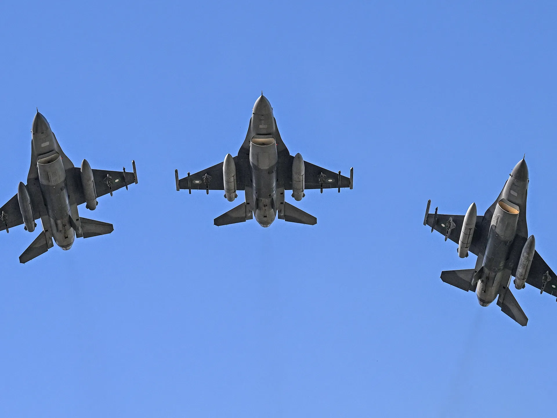 Trampın Pakistana 686 milyon dollarlıq F-16 təkmilləşdirməsi: Hindistana siqnal?