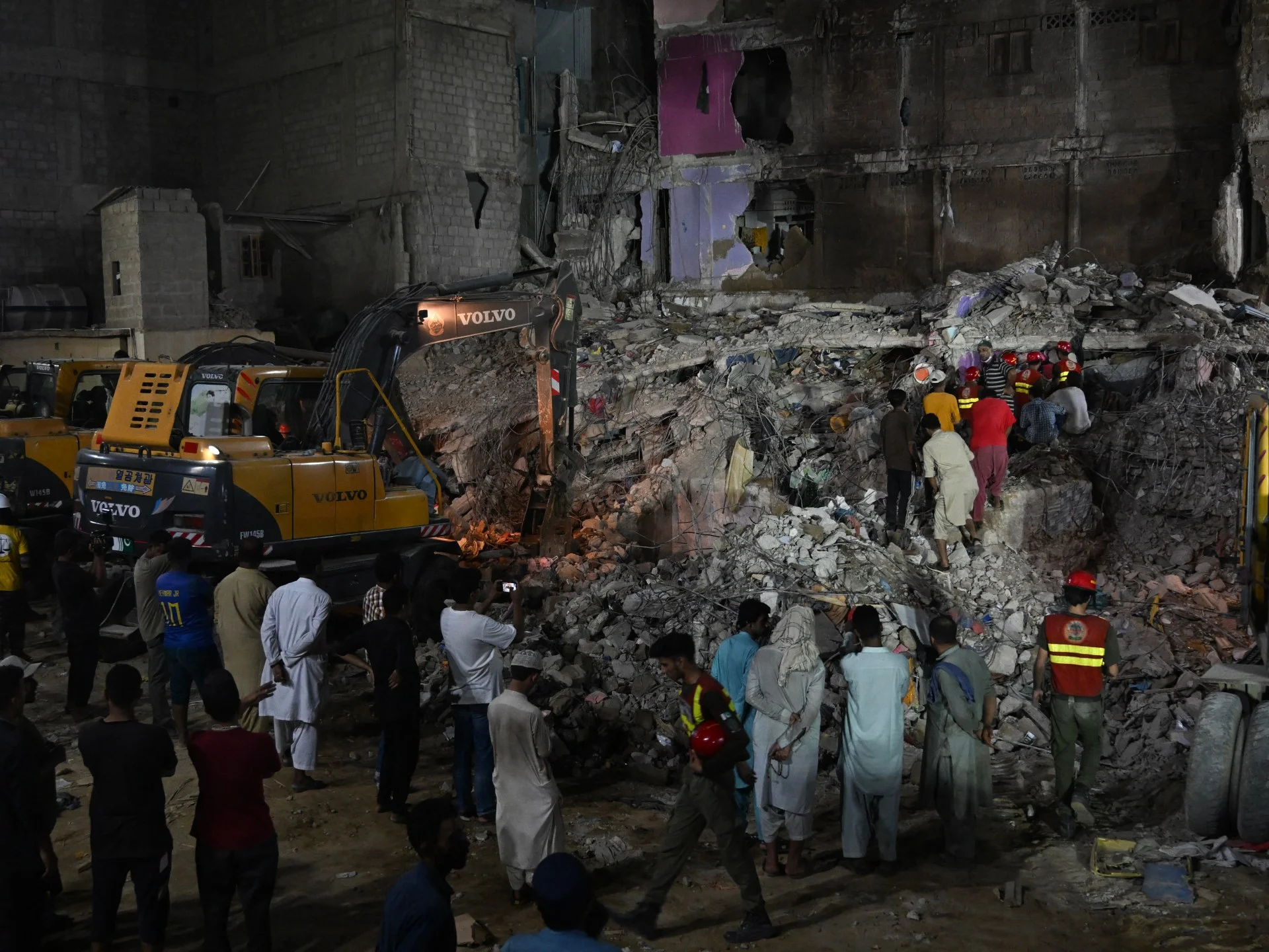 Pakistan: Çoxmərtəbəli Bina Çökməsi Canlar Aldı
