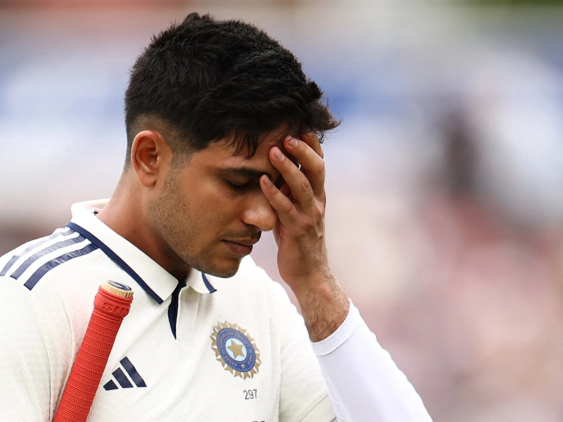 Hindistan həlledici Testdə çətin vəziyyətdə: Kapitan Gill run-out