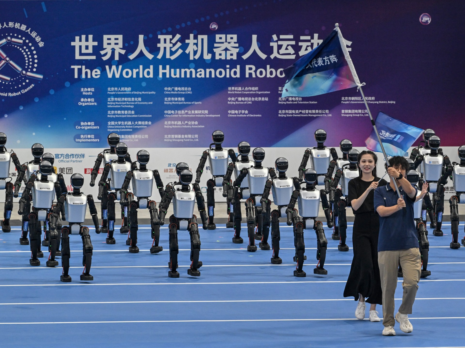 Çinin İlk Robot Olimpiadasında Humanoidlərin Yarışı və Büdrəmələri