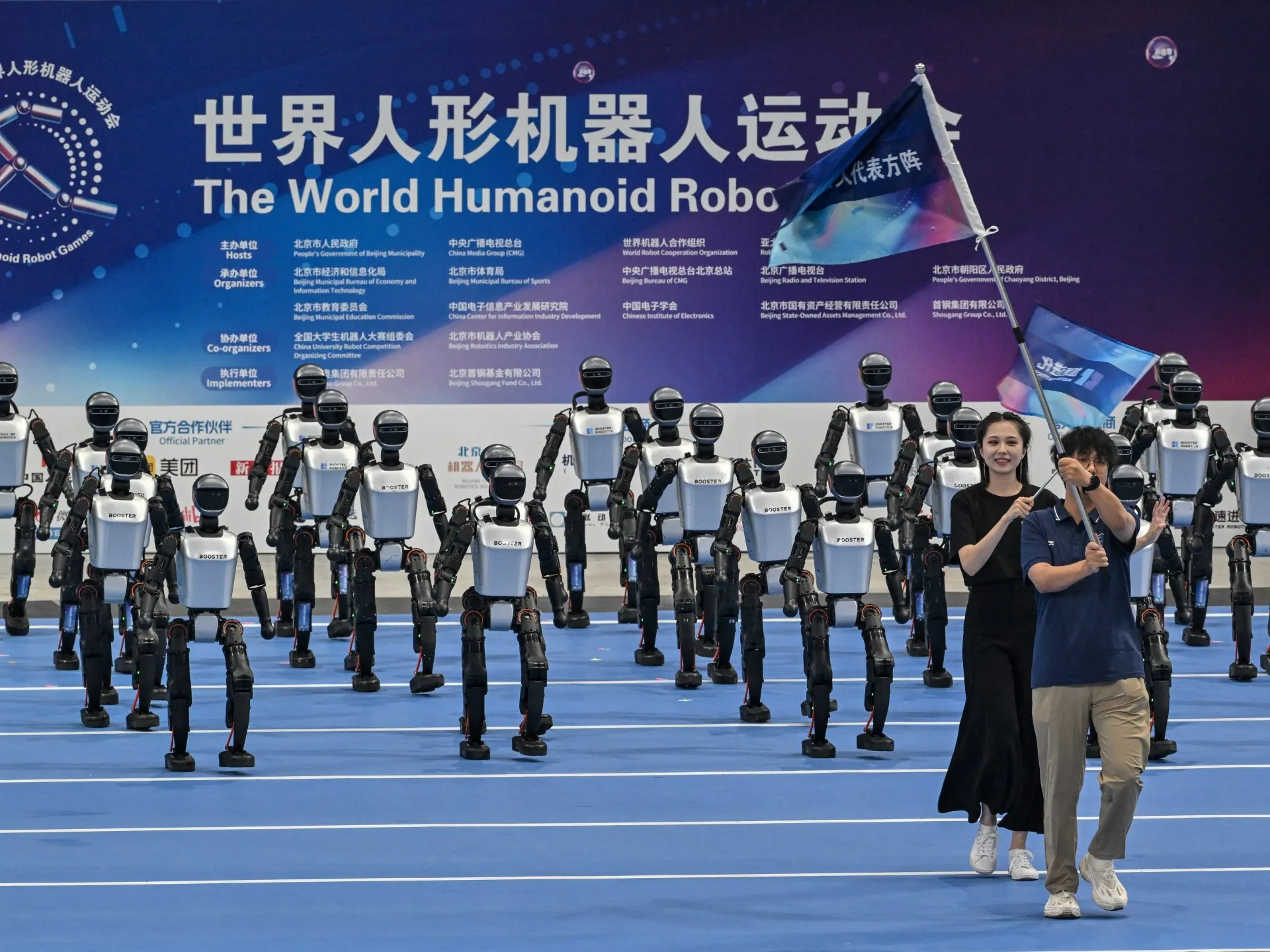 Çinin İlk Robot Olimpiadasında Humanoidlərin Yarışı və Büdrəmələri