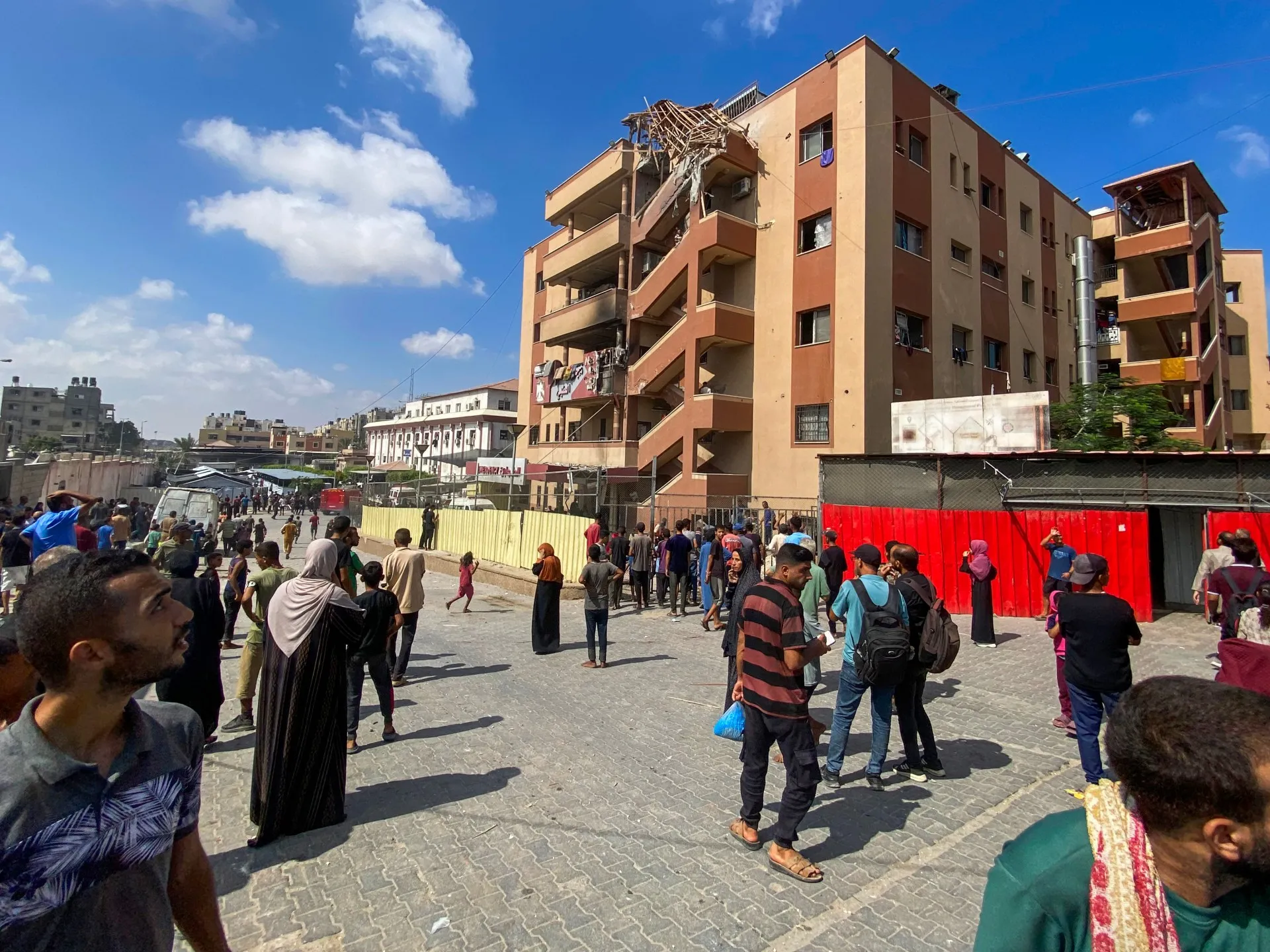 İsrail Qəzzada xəstəxanaya zərbə endirdi: Onlarla mülki, jurnalist və həkim həlak oldu