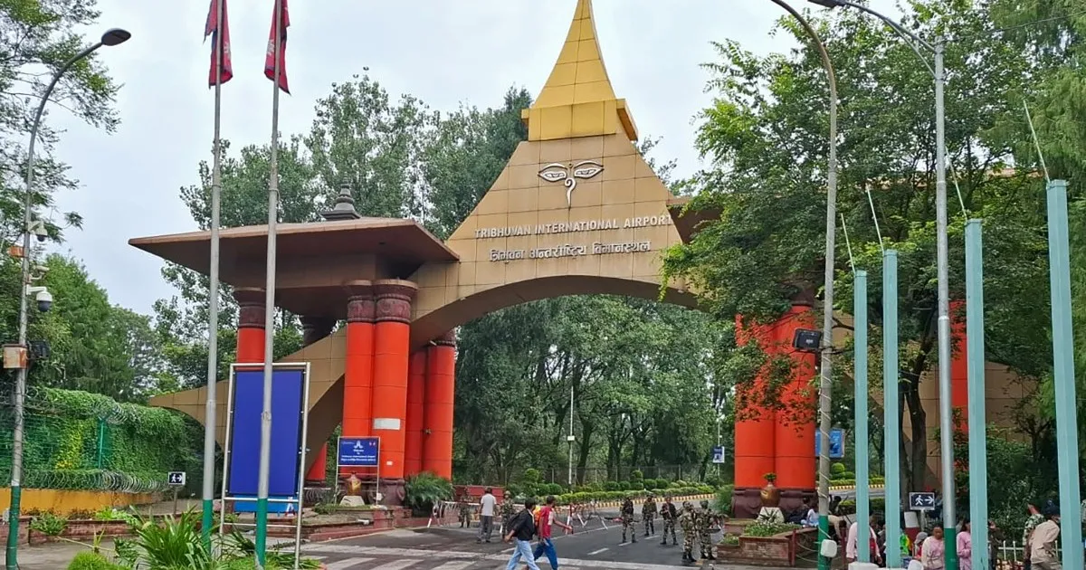 Nepal etirazları: Ordu küçələri bağladı