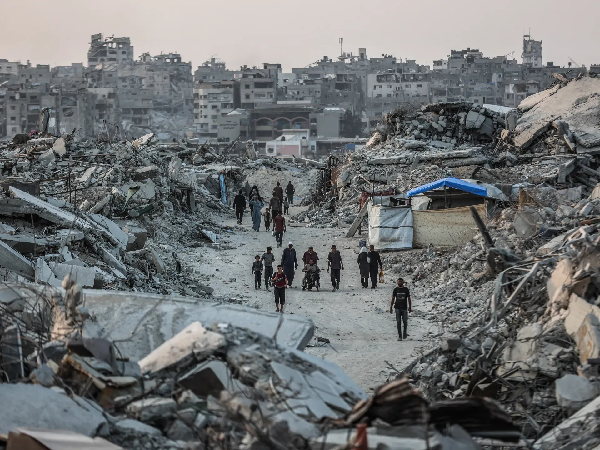 Canlı: İsrailin hava zərbələri Qəzza şəhəri və Cənubi Livanı vurdu