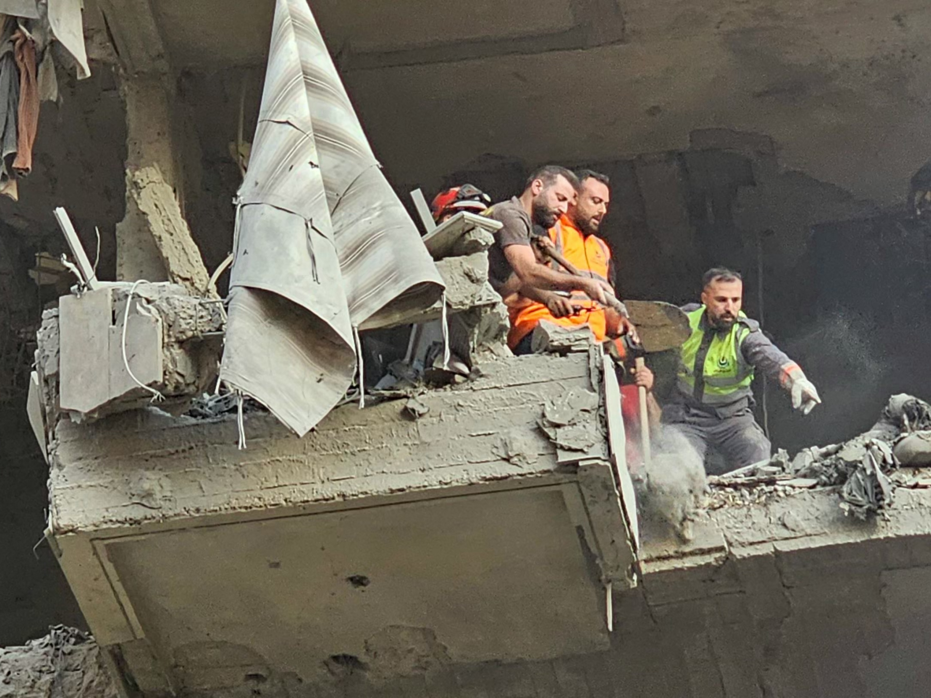 Danışıq razılaşmasından iki gün sonra İsrail Beyrut ətrafına zərbə endirdi