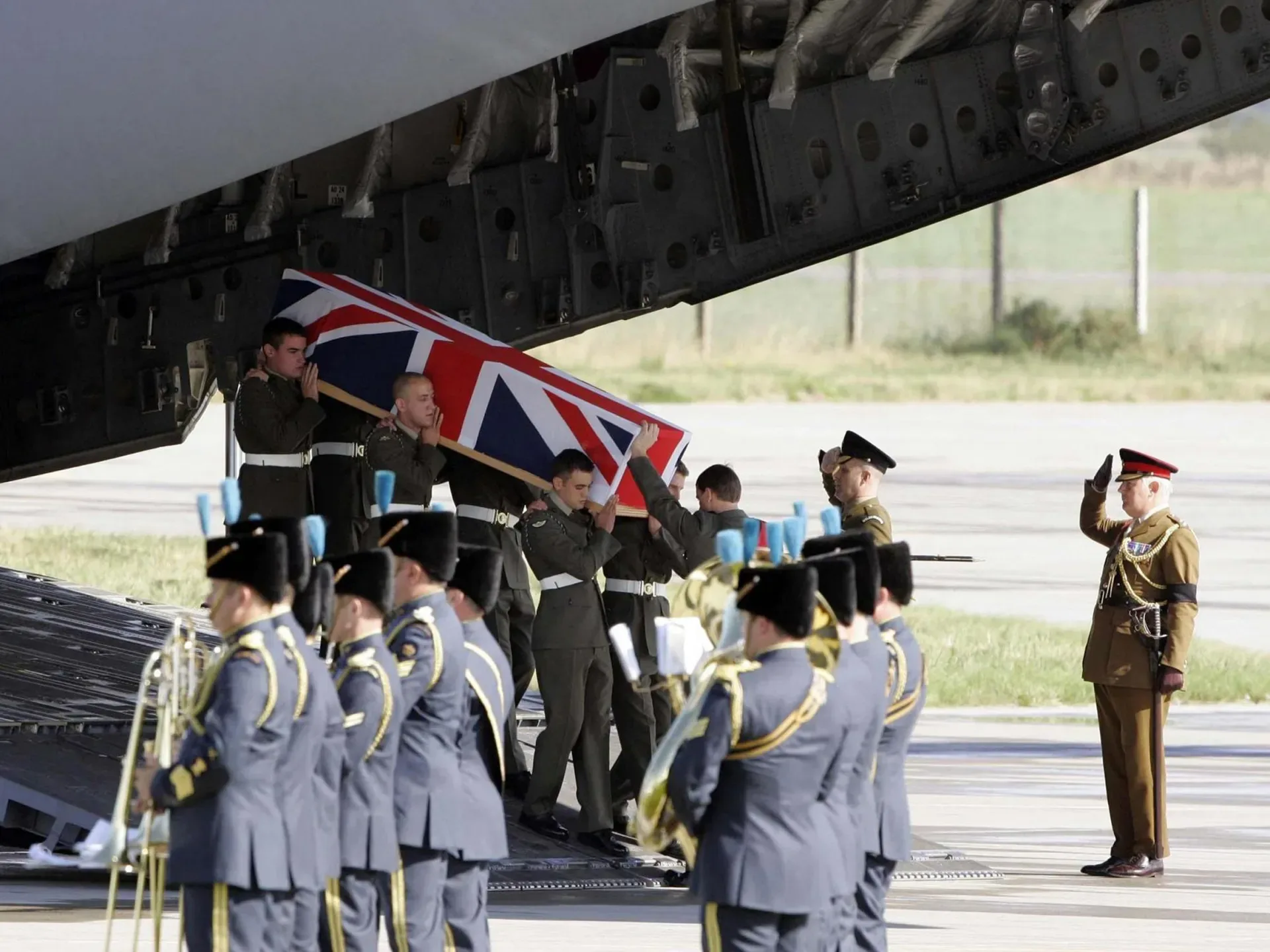 Britaniyalı Starmen Trampın Əfqanıstanla bağlı təhqiredici açıqlamalarını pislədi