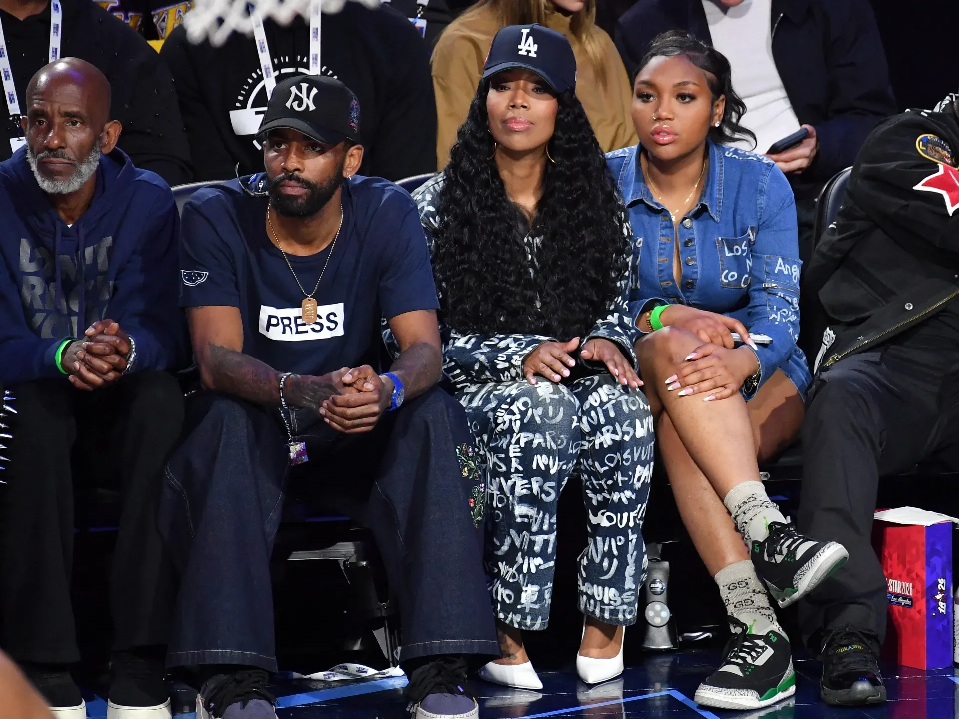 Kairi İrvinq Qəzza jurnalistlərinə dəstək üçün NBA All-Star-da PRESS köynəyi geyindi