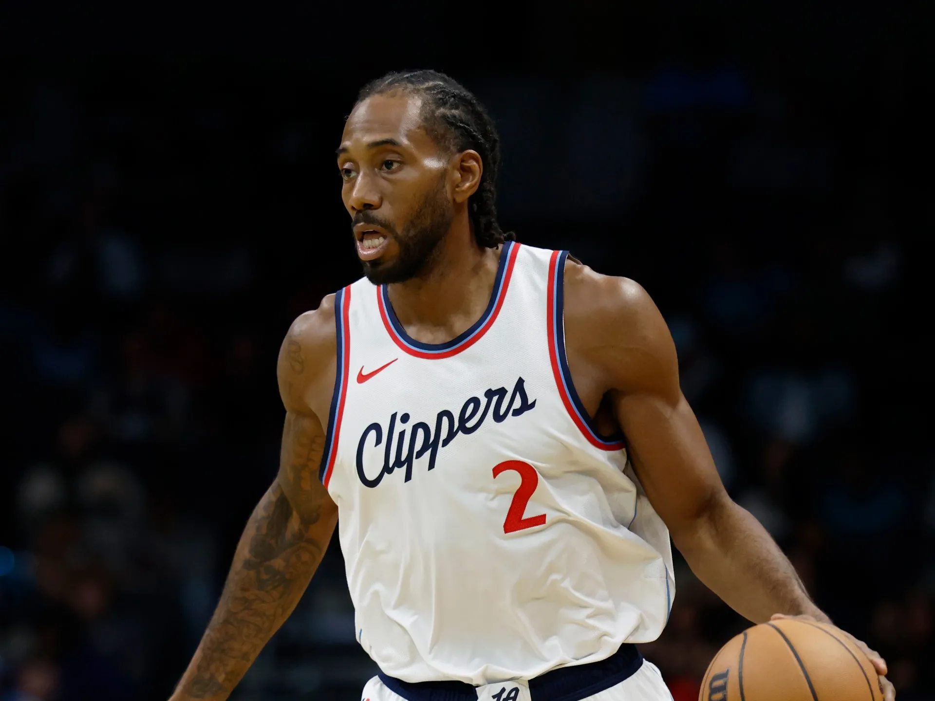NBA Kawhi Leonard-Clippers sponsorluq müqaviləsini araşdırır