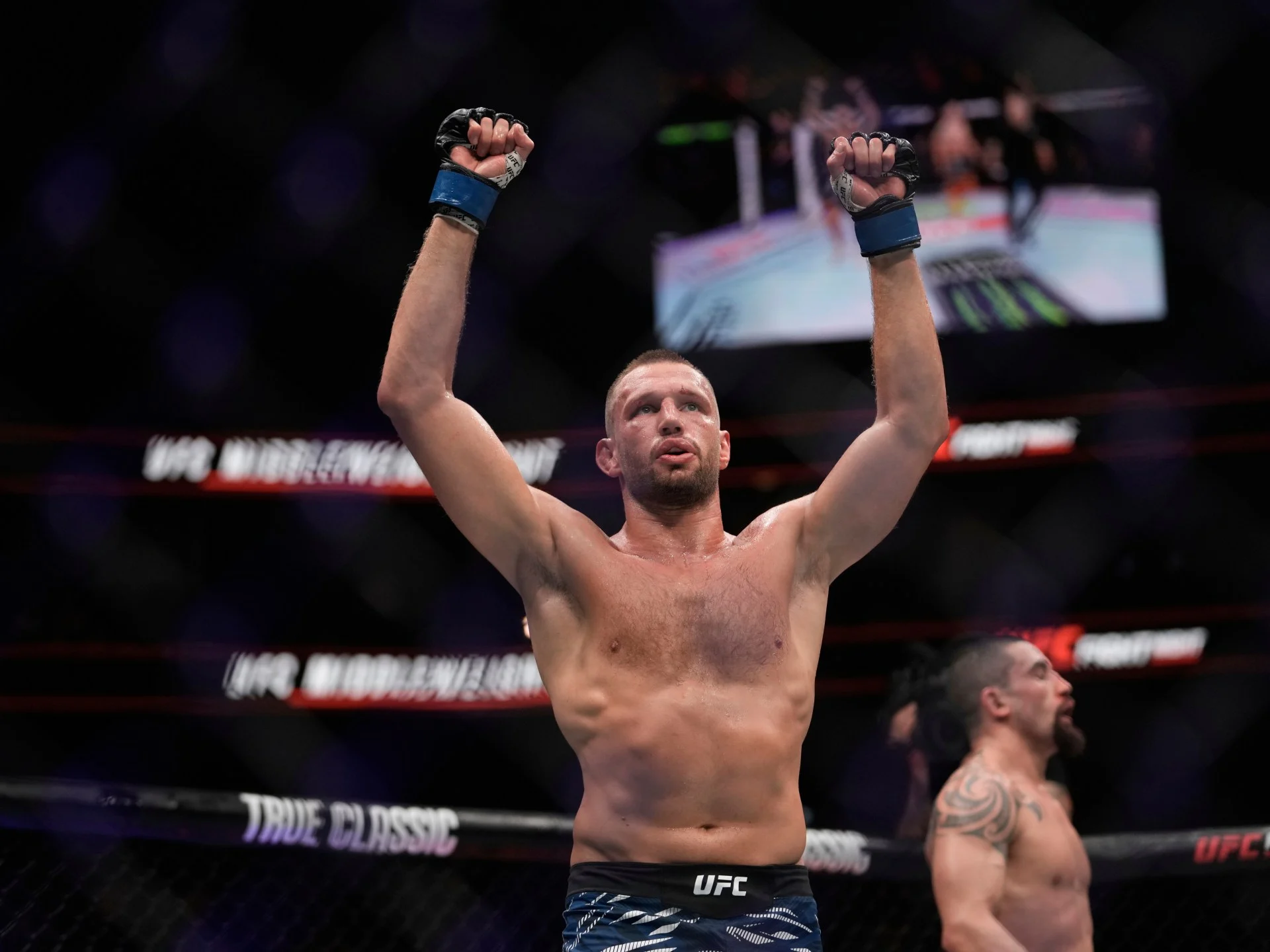 De Ridder UFC Abu Dabidə Whittakeri orta çəki döyüşündə məğlub etdi