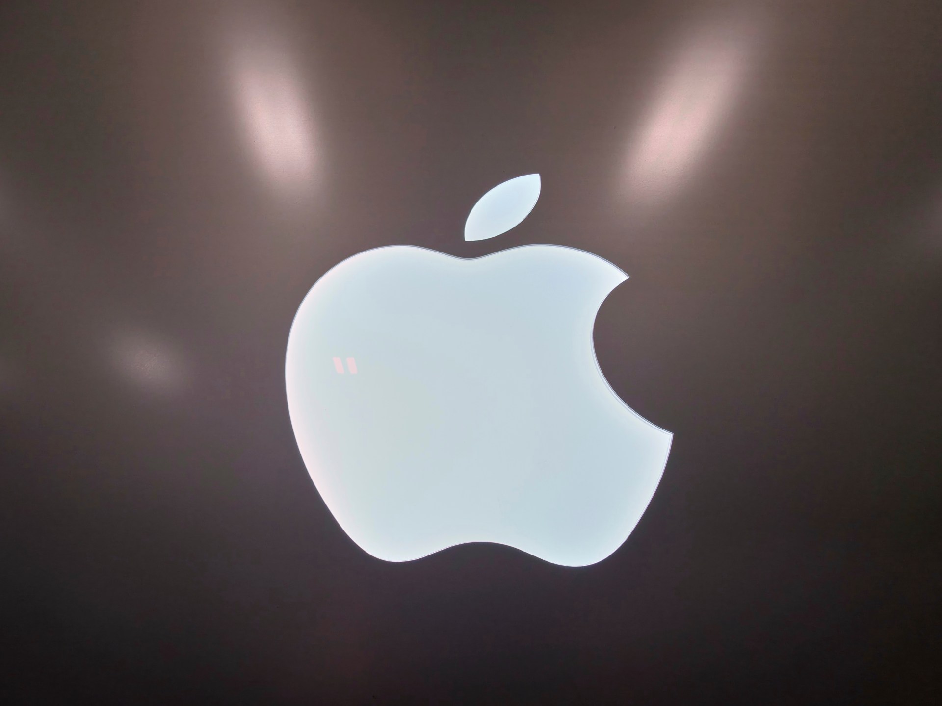 Ağ Ev: Apple ABŞ istehsalına milyardlar yatırır