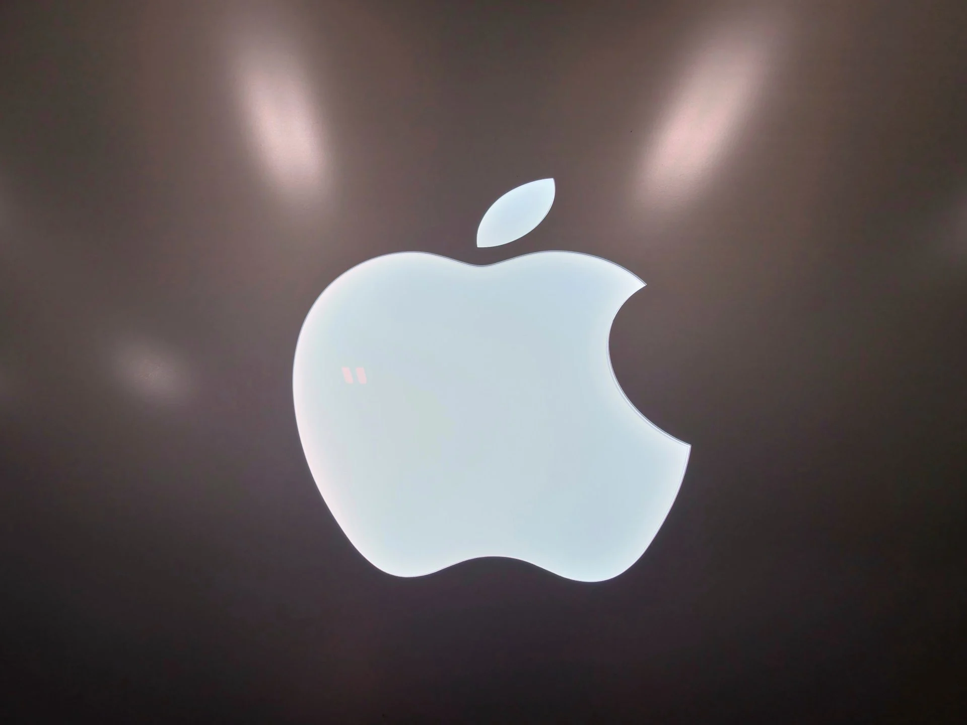 Ağ Ev: Apple ABŞ istehsalına milyardlar yatırır
