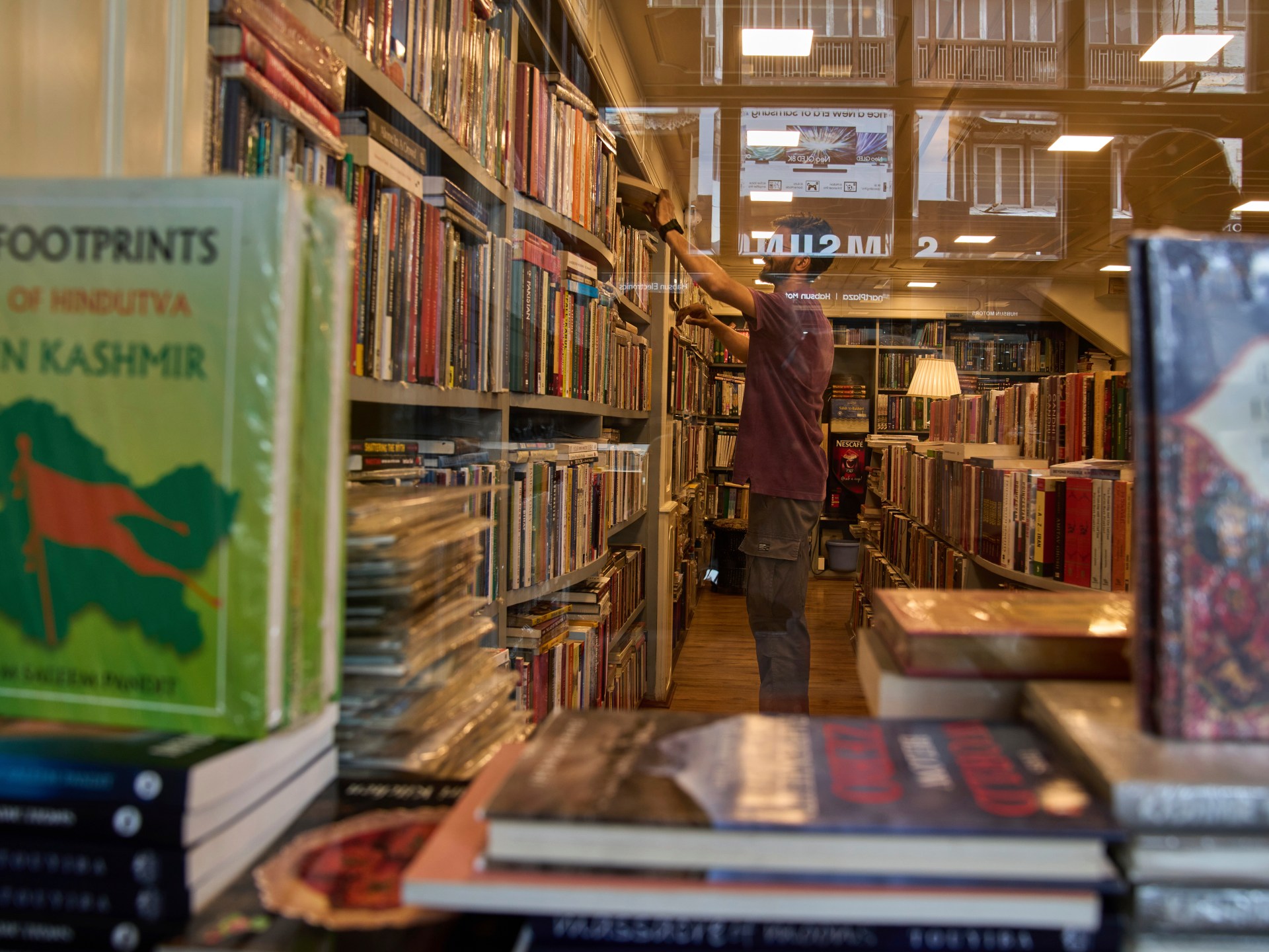Kəşmirdə kitab qadağası: 'Yaddaşa hücum' iddiaları senzura narahatlığını alovlandırır