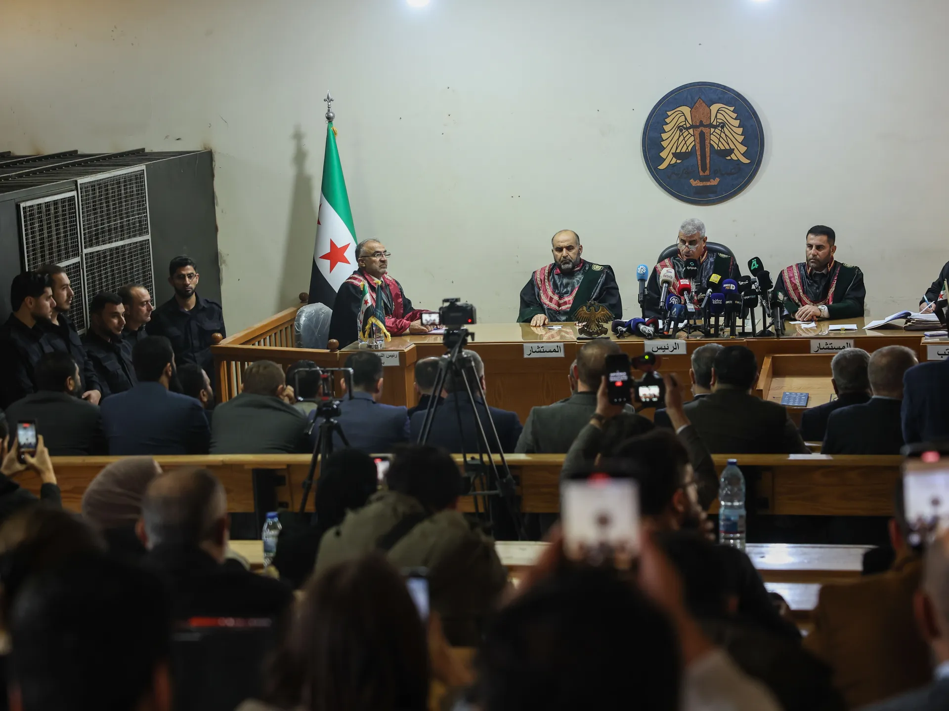 Suriya minlərlə can alan sahil zorakılığına görə ilk məhkəməyə başlayır