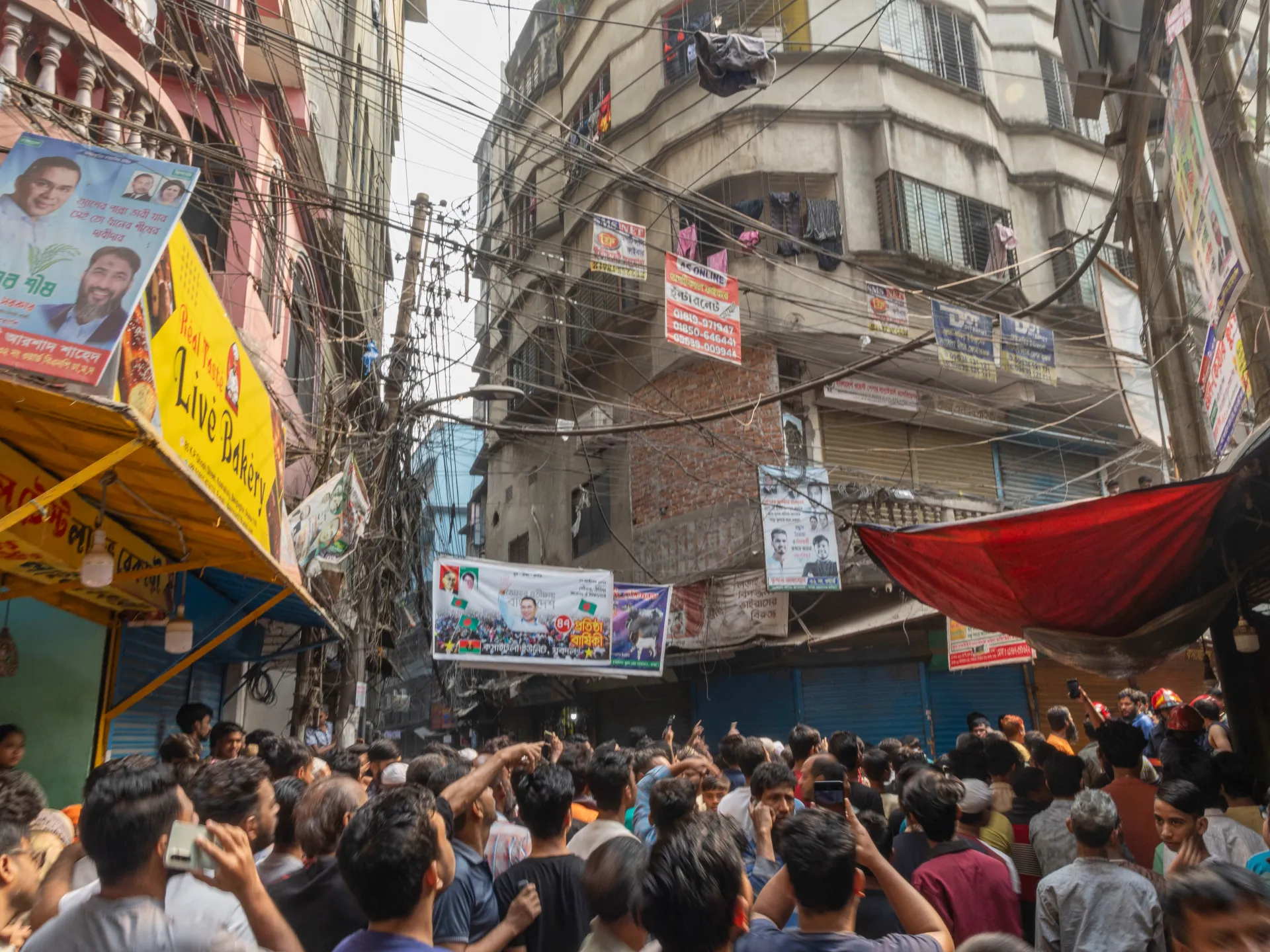 Banqladeşi təkrar zəlzələ silkələdi: Ölənlərin sayı 10-a yüksəldi