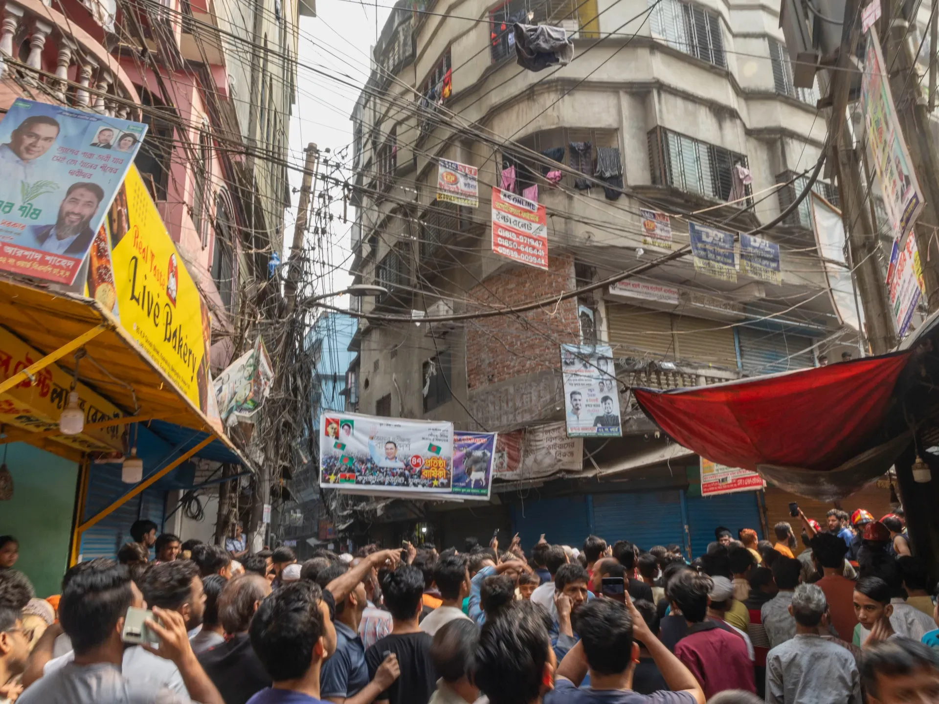 Banqladeşi təkrar zəlzələ silkələdi: Ölənlərin sayı 10-a yüksəldi