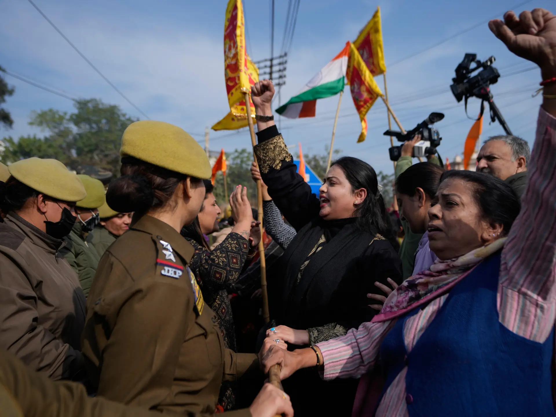 Hindistan Kəşmir tibb kollecini bağladı Müsəlmanların əksər qəbulundan sonra