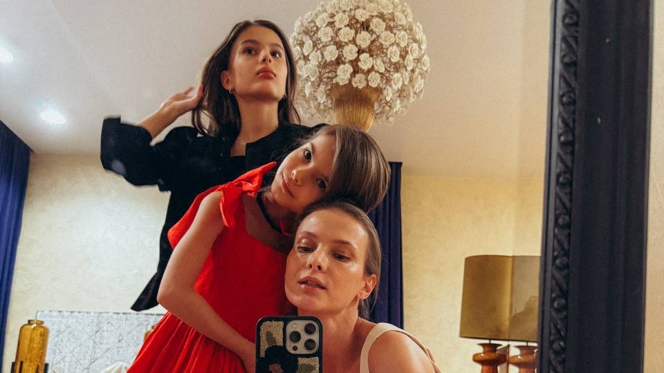 Svetlana İvanova Yetkin Qızları ilə Nadir Fotoşəkillər Paylaşdı