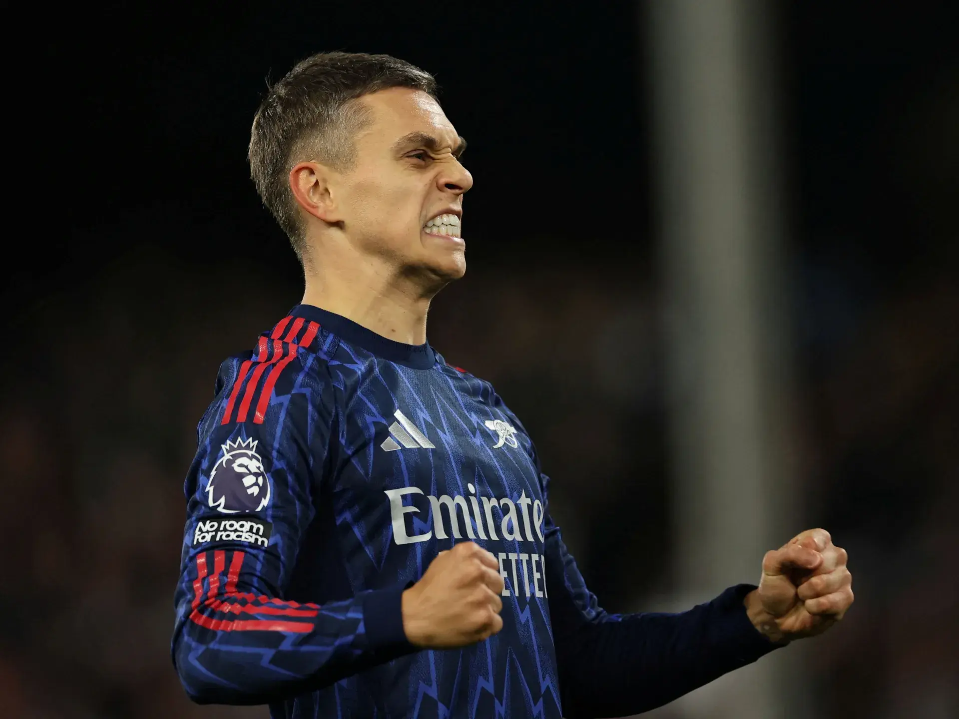 Arsenal Fulhamı məğlub edib Premyer Liqada zirvəyə yüksəldi – Man City də Evertonu uddu