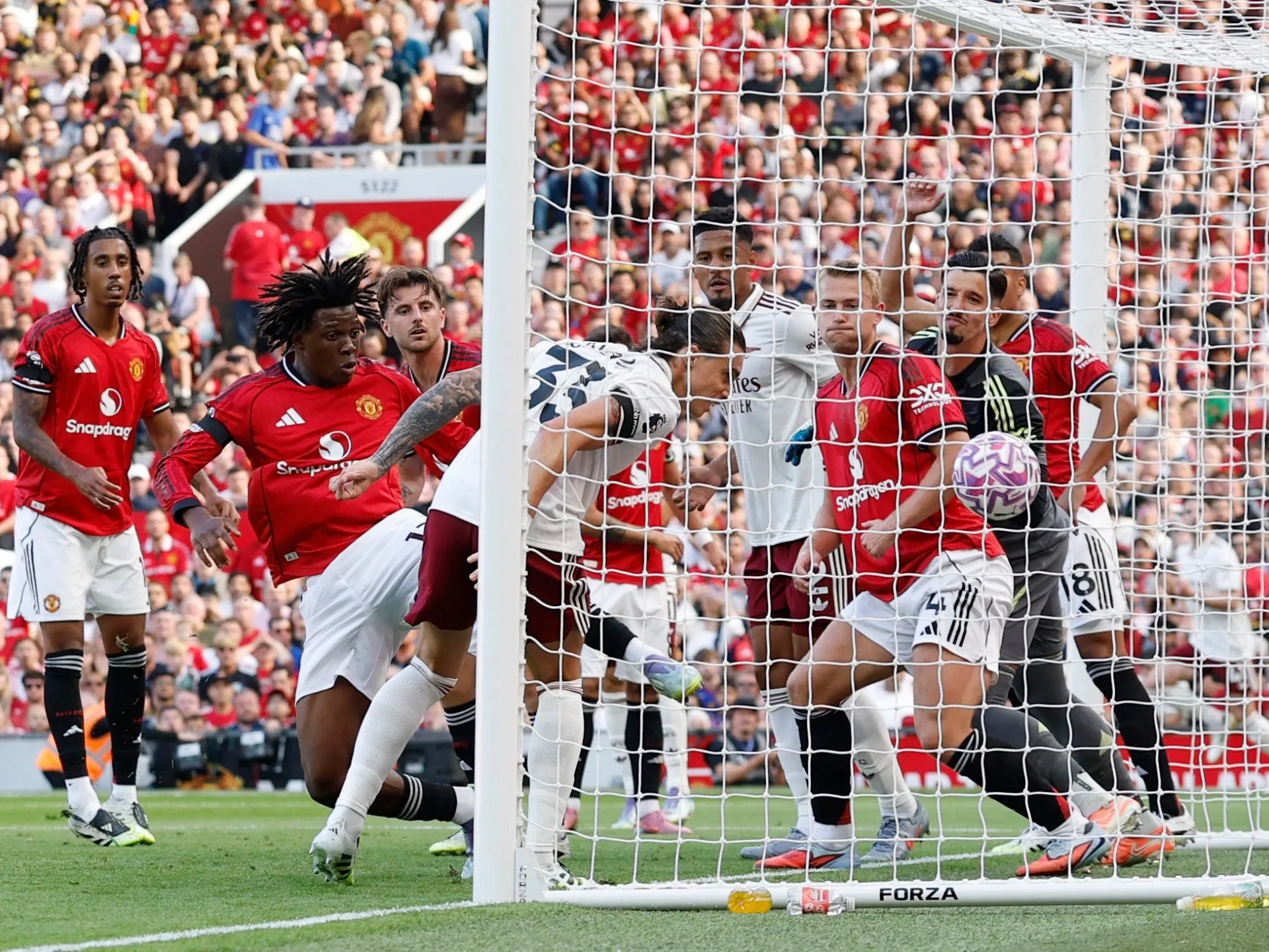 Arsenal Mançester Yunayteddə Bayindirin səhvi ilə 1-0 qalib gəldi