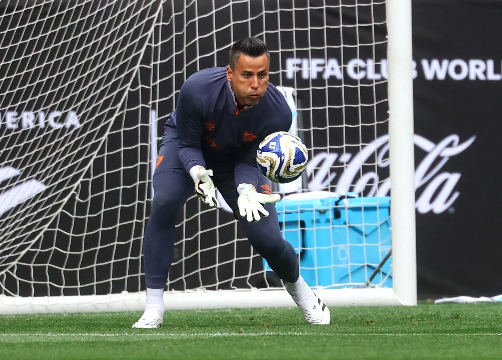 Braziliyalı qapıçı Fabio Shiltonun oyun rekordunu yenilədi
