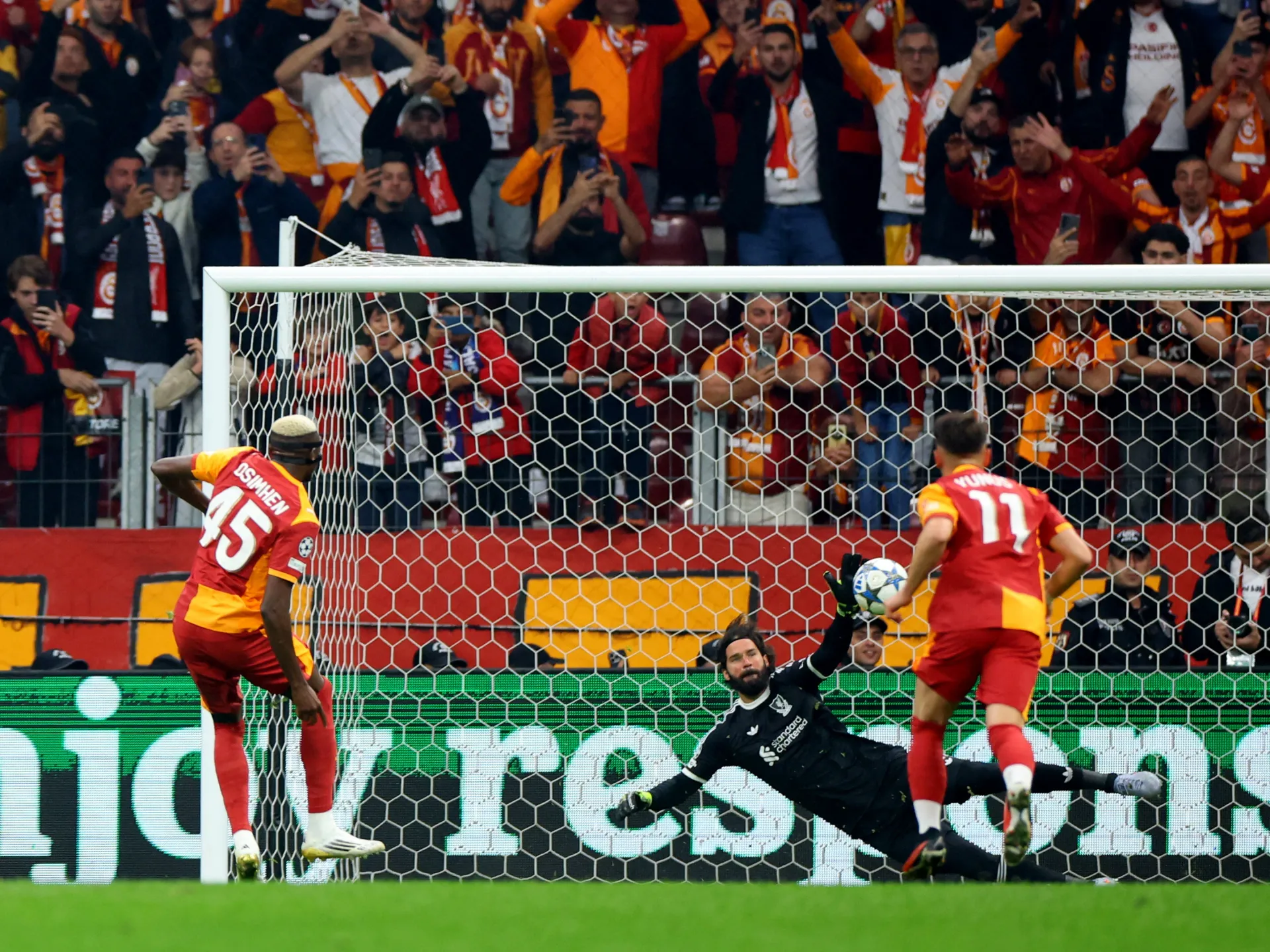 Çempionlar Liqası: Qalatasaray coşğulu matçda Liverpulu 1-0 yendi